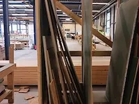 Houtopslag met diverse hout - afbeelding 2 van  7
