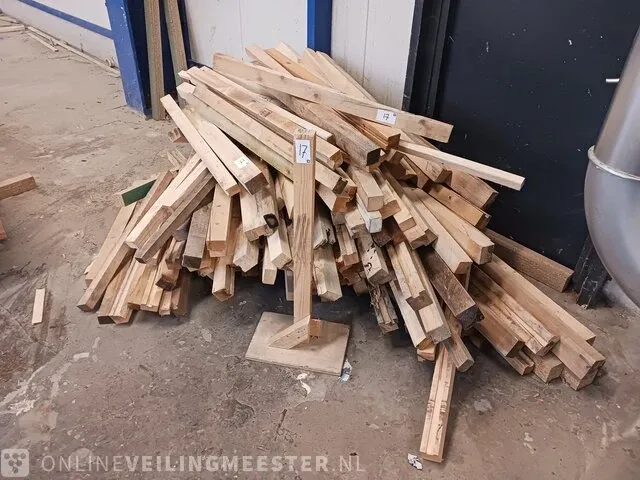 Houtopslag met diverse hout - afbeelding 6 van  7