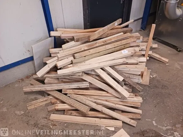 Houtopslag met diverse hout - afbeelding 7 van  7