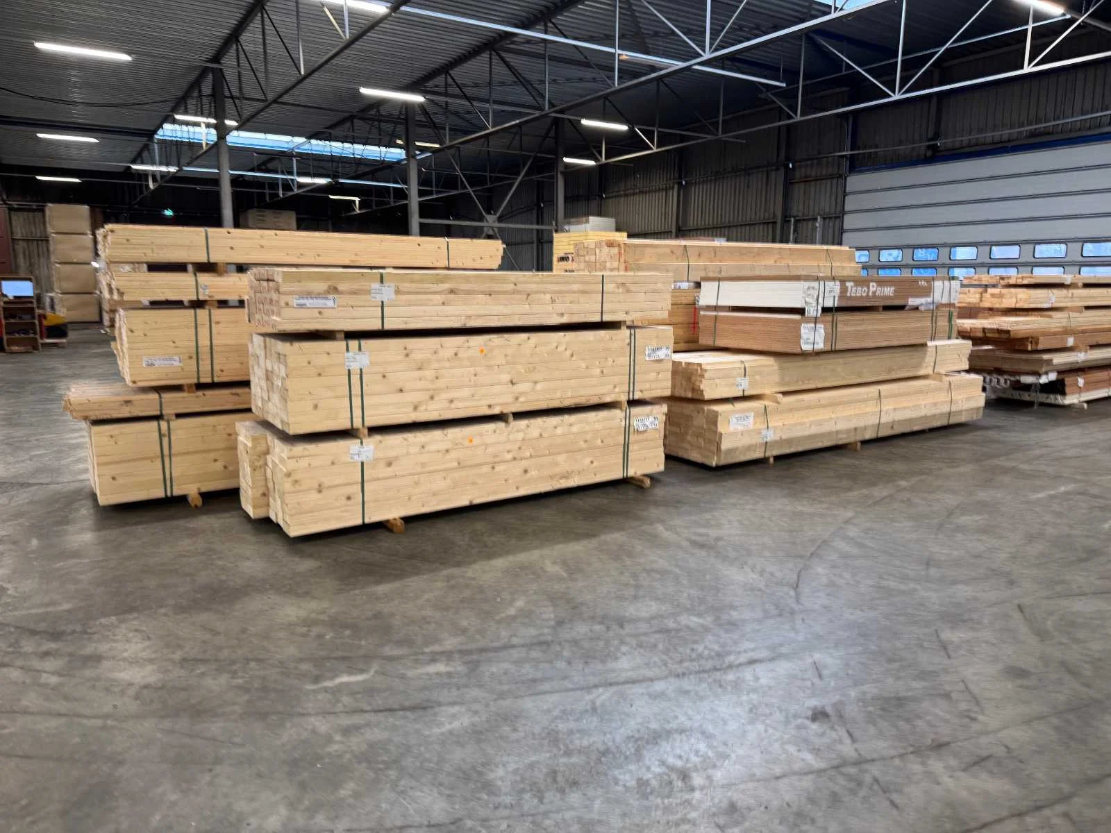 Houtvoorraden en bouwmaterialen uit bedrijfsverhuizing