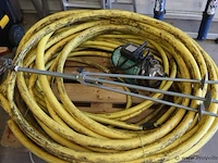 Hozelock super tricoflex ultimate robuuste waterslangen incl. wilo waterpomp type wj-202-em-b & sproeier op statief