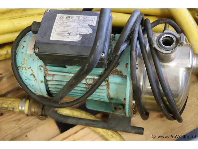 Hozelock super tricoflex ultimate robuuste waterslangen incl. wilo waterpomp type wj-202-em-b & sproeier op statief - afbeelding 3 van  10