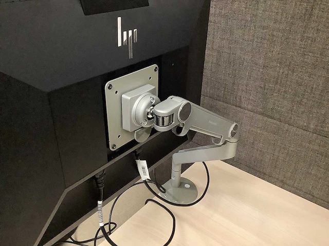 Hp - e24m g4 - monitor met camera - afbeelding 9 van  10
