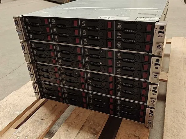 Hp - proliant dl380e gen 8 - server - 2x xeon e5-2450 / 48gb / 48tb sata (4x) - afbeelding 1 van  3