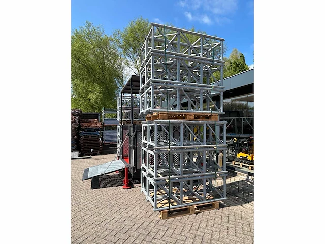 Hp 1500t goederen- en personenlift 30 meter - afbeelding 24 van  33