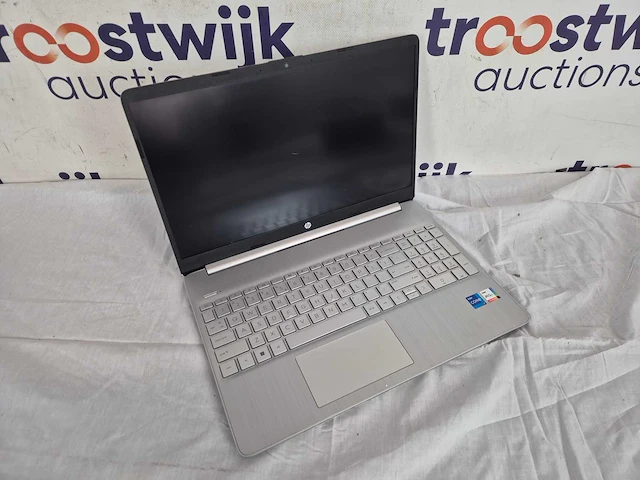 Hp 15s-fq5390nd intel® core™ i7 i7-1255u laptop 39,6 cm (15.6") full hd 8 gb ddr4-sdram 512 gb ssd wi-fi 5 (802.11ac) windows 11 home zilver - afbeelding 3 van  3