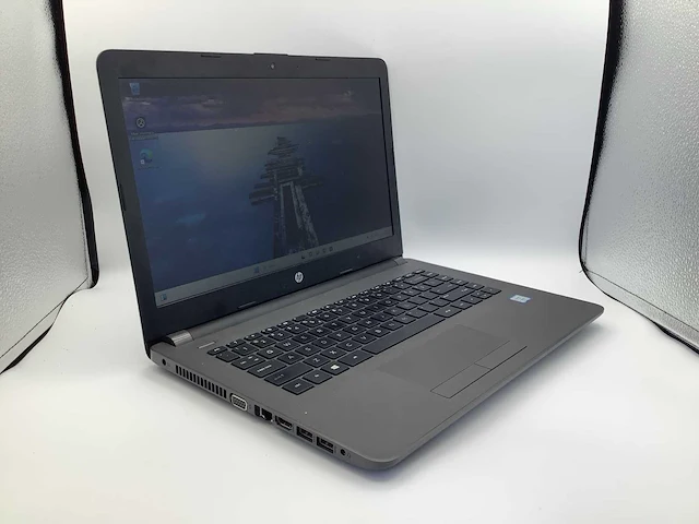 Hp 240 g6 laptop - afbeelding 1 van  5