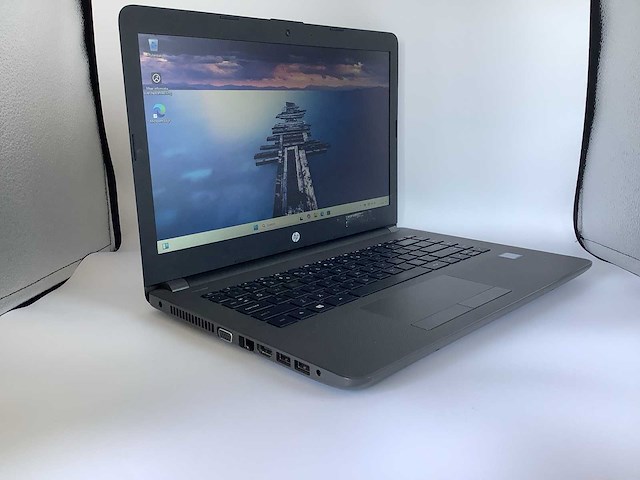 Hp 240 g6 laptop - afbeelding 1 van  8