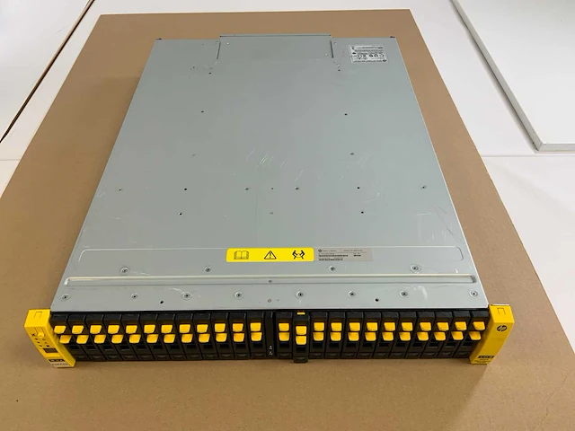 Hp 3par m6710, 23x 300 gb hdd (syjkt0300gbas15k) + 1x 300 gb hdd (hkcf0300s5xeno15) netwerkopslag - afbeelding 8 van  15