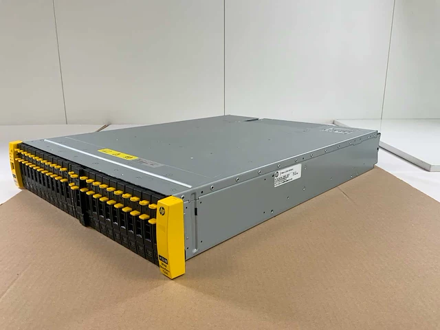 Hp 3par m6710, 23x 300 gb hdd (syjkt0300gbas15k) + 1x 300 gb hdd (hkcf0300s5xeno15) netwerkopslag - afbeelding 9 van  15