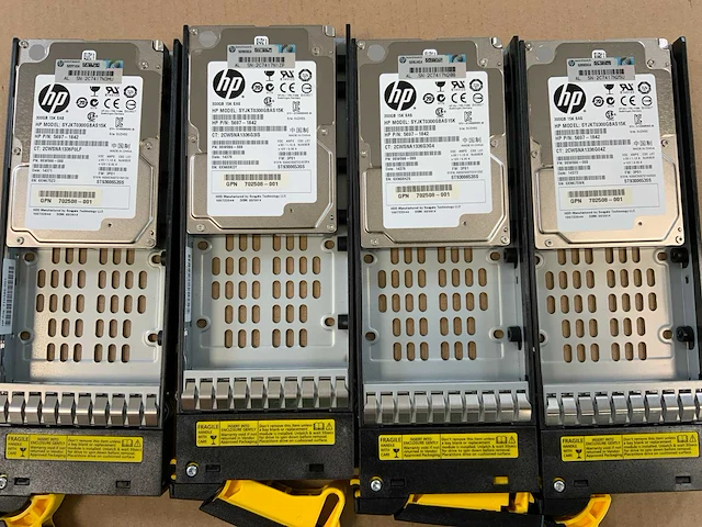 Hp 3par m6710, 23x 300 gb hdd (syjkt0300gbas15k) + 1x 300 gb hdd (hkcf0300s5xeno15) netwerkopslag - afbeelding 15 van  15