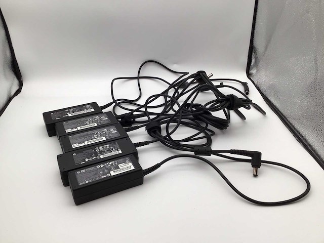 Hp 65 watt laptop adapter (5x) - afbeelding 1 van  5