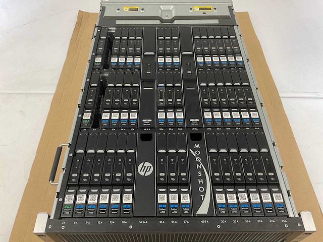 Hp (711748-005) moonshot 1500 management chassis with 39x m700 blades & 3x m300 blades - afbeelding 9 van  12