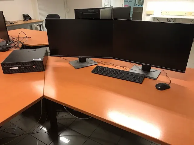 Hp, dell prodesk, p2719h desktop met 2 monitoren - afbeelding 1 van  5