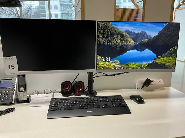 Hp e233 monitoren op arm - afbeelding 2 van  9