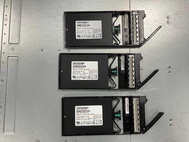 Hp (nmbla-0002-1200) - 21x 4 tb seagate (st4000nm0095) & 3x 1,92 tb samsung (mz-7lm1t9n) nimble dual controller storage array - afbeelding 5 van  13