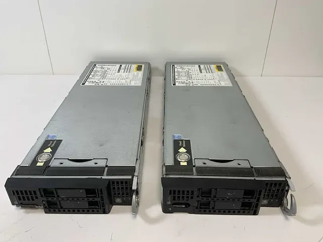 Hp proliant bl460cc gen9, 2x xeon(r) e5-2667 v3, 12x 32 gb ram, no hdd blades (2x) - afbeelding 1 van  8