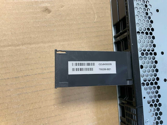 Hp proliant dl360 g9, 2x xeon(r) e5-2620 v4, 24x 16 gb ram, 2x 300 gb sas(eh000300jwktn) rack mount chassis - afbeelding 8 van  9