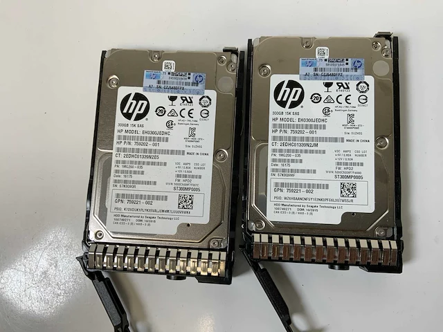 Hp proliant dl360 g9, 2x xeon(r) e5-2630l v3, 12x 32 gb ram, 2x 300 gb sas(eh0300jedhc) rack mount chassis - afbeelding 9 van  9
