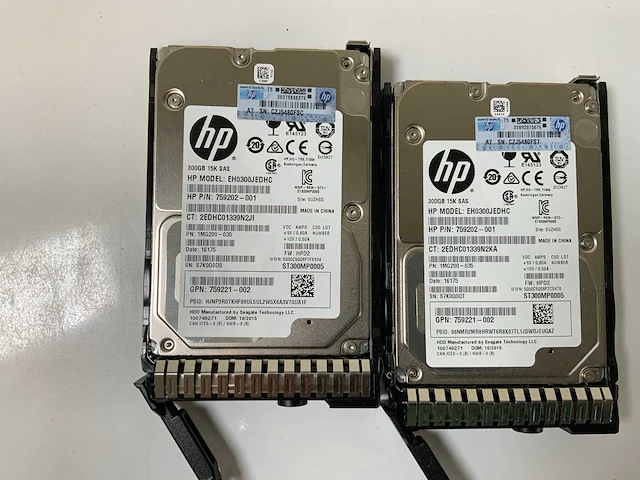 Hp proliant dl360 g9, 2x xeon(r) e5-2630l v3, 12x 32 gb ram, 2x 300 gb sas(eh0300jedhc) rack mount chassis - afbeelding 9 van  9