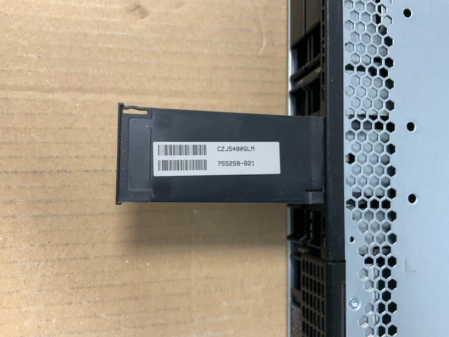 Hp proliant dl360 g9, 2x xeon(r) e5-2630l v3, 24x 16 gb ram, 2x 300 gb sas(eh0300jedhc) rack mount chassis - afbeelding 8 van  9