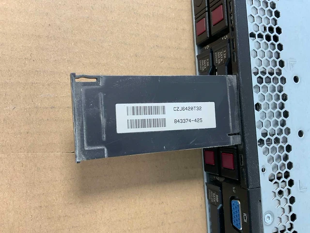 Hp proliant dl360 g9, xeon(r) e5-2620 v4, 1x 16 gb ram, 2x 400 gb ssd(mk0400gctza) - 2x 146 gb sas(mk1401grrb) - 2x 146 gb sas(eh0146fbqdc) - 2x 500 gb hdd(mm0500gbkak) rack mount chassis - afbeelding 11 van  12