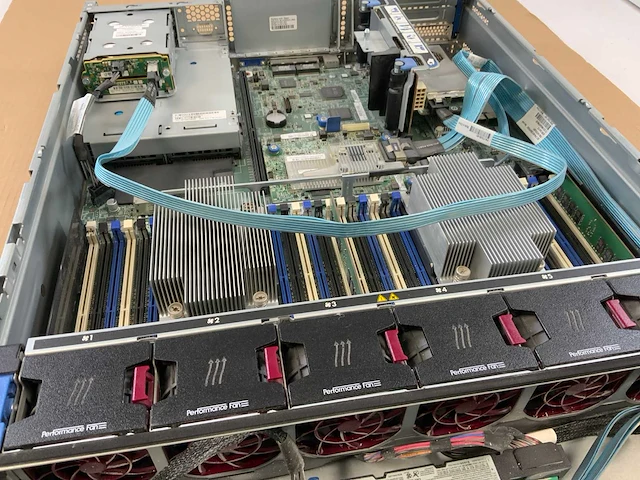 Hp proliant dl380 gen 9, 2x xeon(r) e5-2620, 2x 16 gb ram, 11x 4 tb sas(mb4000jvyzc) - 2x 300 gb sas(eg000300jwfvb) rack mount chassis - afbeelding 13 van  14