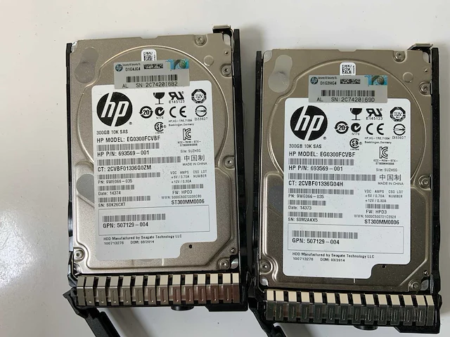 Hp proliant dl380p gen 8, xeon(r) e5-2630, 4x 8 gb ram - 2x 4 gb ram, 2x 300 gb sas(eg0300fcvbf) - 2x 450 gb sas(eg0450fbdbt) - 2x 300 gb sas(eg0300fcsph) rack mount chassis - afbeelding 2 van  11