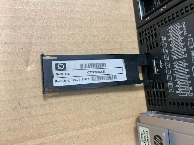 Hp proliant dl380p gen 8, xeon(r) e5-2630, 4x 8 gb ram - 2x 4 gb ram, 2x 300 gb sas(eg0300fcvbf) - 2x 450 gb sas(eg0450fbdbt) - 2x 300 gb sas(eg0300fcsph) rack mount chassis - afbeelding 10 van  11