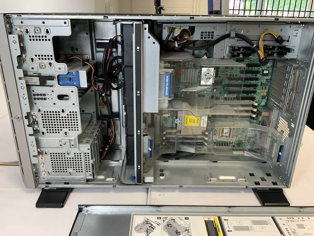 Hp proliant ml 350e gen 8, xeon(r) e5-2407, 8 gb ram, 1x 1 tb sata (st1000dm003-1ch162), 1x 1 tb sata (mb1000gceek), matrox electronics systems ltd. mga g200eh tower workstation - afbeelding 13 van  13