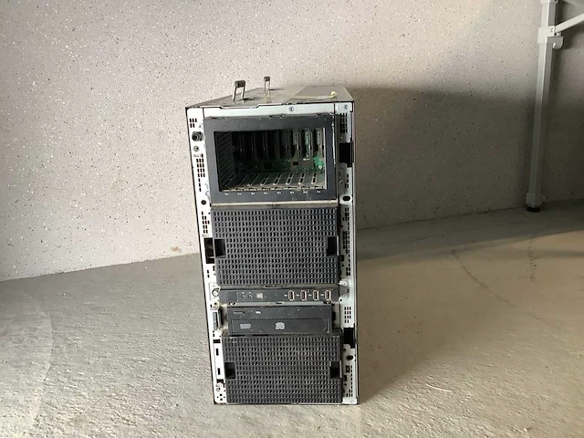 Hp proliant ml350p gen8 server - afbeelding 1 van  5