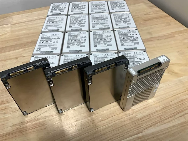 Hpe 3,2tb sas 12g sc ds ssd (20x) - afbeelding 2 van  4