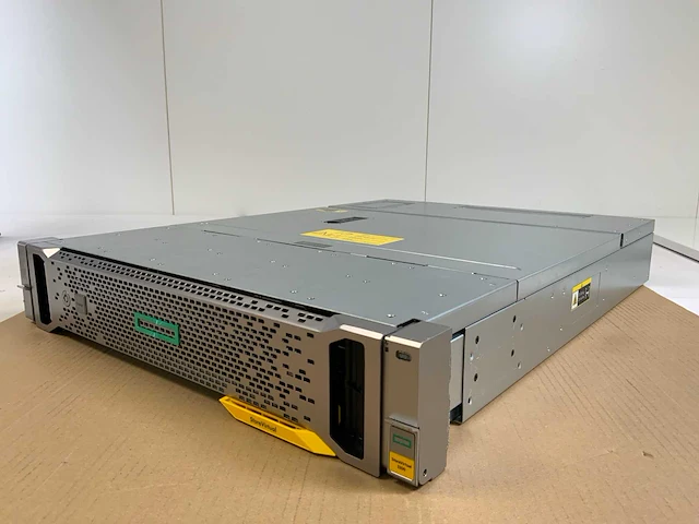Hpe (n9x24a) enterprise 3200 sff, 2x 400 gb sas(mo0400jffcf) - 5x 1.2 tb sas(eg1200jemda) - 7x 1.8 tb sas(eg1800jemdb) storage flash array - afbeelding 10 van  14