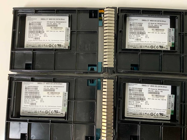 Hpe proliant dl380 gen 10, xeon(r) gold 6142, 8x 32 gb ram, 2x 240 gb ssd(mtfddak240tcb) - 4x 480 gb (mk000480gwcev) rack mount chassis - afbeelding 2 van  11