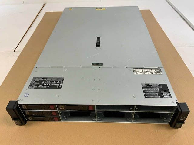 Hpe proliant dl380 gen 10, xeon(r) gold 6142, 8x 32 gb ram, 2x 240 gb ssd(mtfddak240tcb) - 4x 480 gb (mk000480gwcev) rack mount chassis - afbeelding 4 van  11
