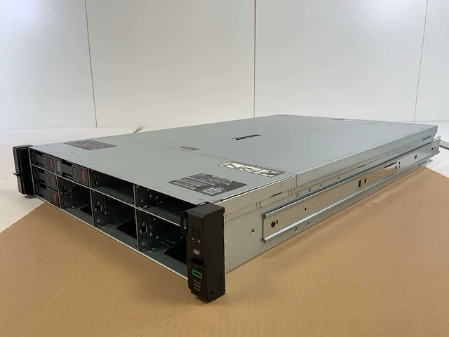 Hpe proliant dl380 gen 10, xeon(r) gold 6142, 8x 32 gb ram, 2x 240 gb ssd(mtfddak240tcb) - 4x 480 gb (mk000480gwcev) rack mount chassis - afbeelding 6 van  11