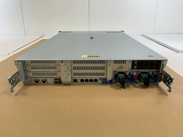 Hpe proliant dl380 gen 10, xeon(r) gold 6142, 8x 32 gb ram, 2x 240 gb ssd(mtfddak240tcb) - 4x 480 gb (mk000480gwcev) rack mount chassis - afbeelding 7 van  11