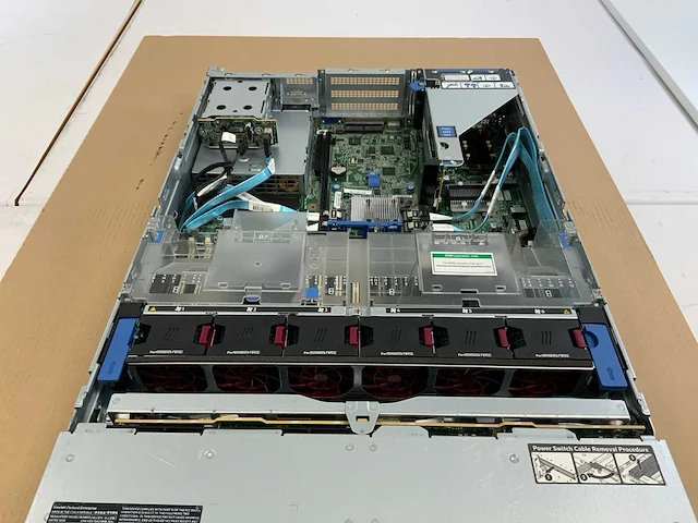 Hpe proliant dl380 gen 10, xeon(r) gold 6142, 8x 32 gb ram, 2x 240 gb ssd(mtfddak240tcb) - 4x 480 gb (mk000480gwcev) rack mount chassis - afbeelding 9 van  11