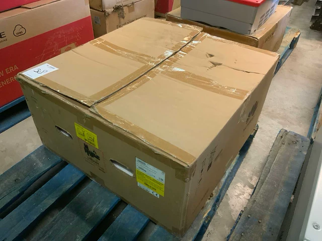 Huawei sun2000-30ktl-m3 omvormer - afbeelding 1 van  2