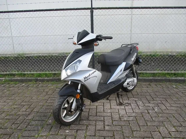 Hudson bike - bromscooter - exactly 50 2 tact - scooter - afbeelding 2 van  9