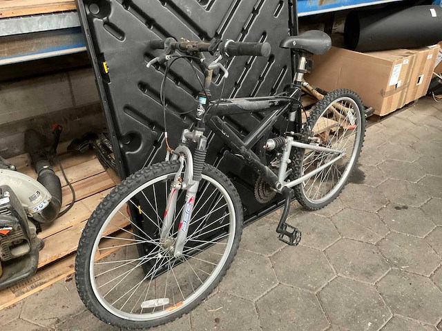 Huffy mountainbike - afbeelding 1 van  4