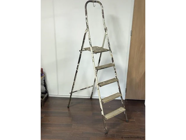 Huishoudtrap, 5-treeds - afbeelding 1 van  2