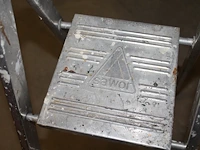 Huishoudtrap sawor met vier treden en bordes. - afbeelding 3 van  3