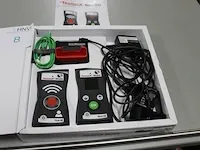 Hulp-oproepsysteem assistx mobil. bestaande uit zender en ontvanger met bijbehorende opladers - afbeelding 1 van  2