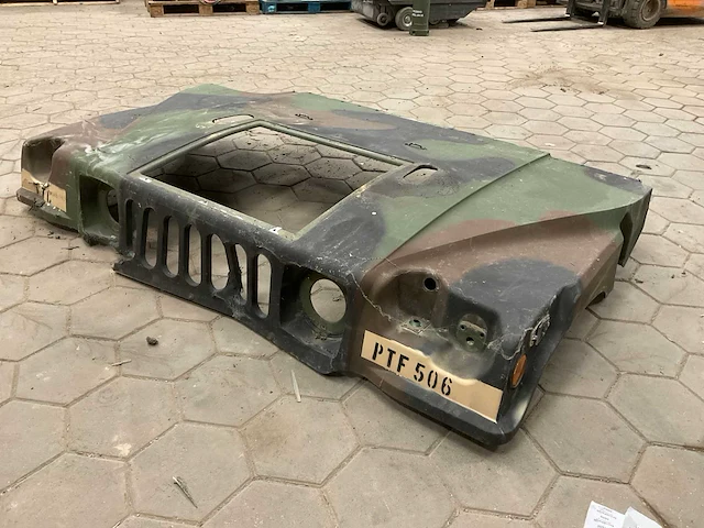 Hummer motorkap - afbeelding 1 van  5