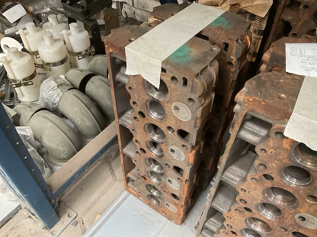 Hummer v8 diesel cilinder head set - afbeelding 2 van  3