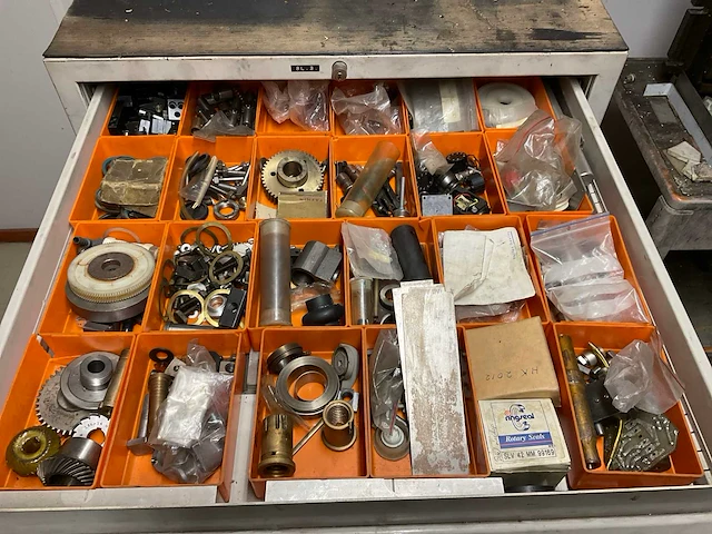 Huni kast met diverse onderdelen, gereedschappen en accessoires (3x) - afbeelding 20 van  24