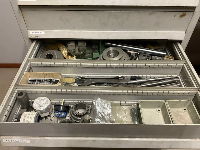 Huni kast met diverse onderdelen, gereedschappen en accessoires (3x) - afbeelding 22 van  24