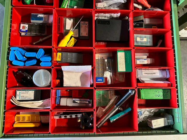 Huni ladenkast met machinegereedschappen - afbeelding 9 van  10