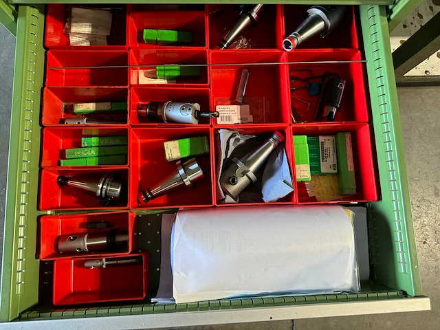 Huni ladenkast met machinegereedschappen - afbeelding 10 van  10